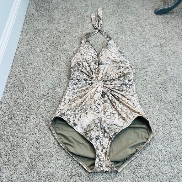 Coco Reef Contours Crocodile Twist Shaping One-Piece Swimsuit - Picture 3 of 7